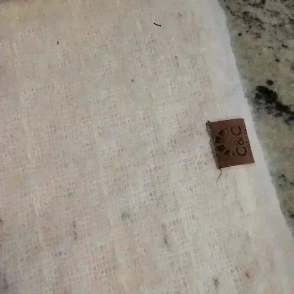 C&C California Women's Off White Textured Polyester Scarf NEW - Picture 6 of 8